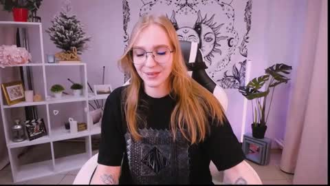 Snapshot of veronicaandersen chatting on February 16, 12:21 pm VERONICA online show from February 16, 12:21 pm