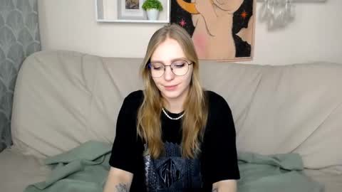 Snapshot of veronicaandersen chatting on February 21, 3:34 am VERONICA online show from February 21, 3:34 am