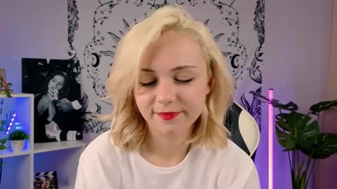 Snapshot of veronicaandersen chatting on September 16, 4:42 am VERONICA online show from September 16, 4:42 am