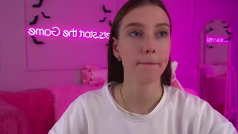 Snapshot of veronicavance chatting on October 21, 6:17 am Veronica online show from October 21, 6:17 am