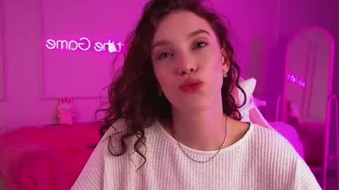 Snapshot of veronicavance chatting on October 2, 6:35 pm Veronica online show from October 2, 6:35 pm