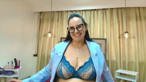 Snapshot of veroniicabbw chatting on February 5, 10:01 pm veroniicabbw online show from February 5, 10:01 pm