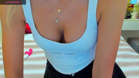 Snapshot of verrasweet4u chatting on January 5, 6:13 am VerraSweet4u online show from January 5, 6:13 am