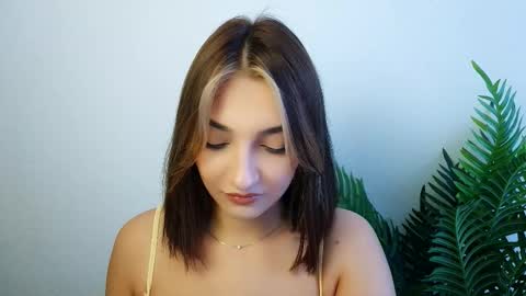 Snapshot of veryveryshygirl chatting on October 27, 12:33 pm Ana online show from October 27, 12:33 pm