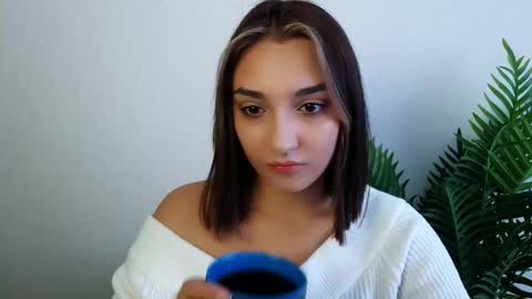 Snapshot of veryveryshygirl chatting on October 4, 11:38 am Ana online show from October 4, 11:38 am