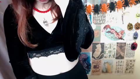 Snapshot of veryveryvery_shy chatting on October 31, 8:40 am veryveryvery_shy online show from October 31, 8:40 am