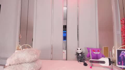 Vesper Velvet  online show from December 13, 9:10 pm