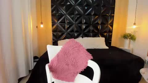 Vanesaa online show from July 2, 3:23 am