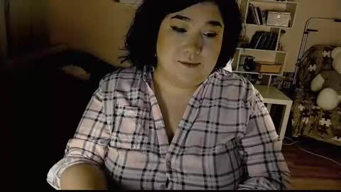 Snapshot of vi__vixen chatting on February 18, 8:37 pm Vi Vixen online show from February 18, 8:37 pm