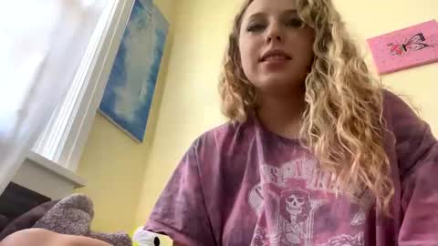 Snapshot of vibewild chatting on September 8, 8:08 pm nova online show from September 8, 8:08 pm