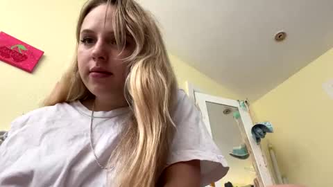 Snapshot of vibewild chatting on September 10, 7:25 pm nova online show from September 10, 7:25 pm
