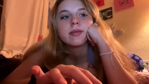 Snapshot of vibewild chatting on September 17, 2:31 am nova online show from September 17, 2:31 am