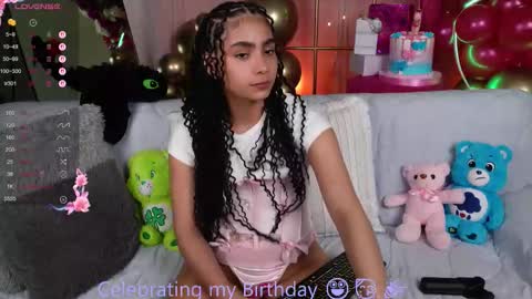 Snapshot of vicky_curly chatting on September 26, 3:48 am vicky_curly online show from September 26, 3:48 am