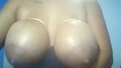 vickyblush8 online show from April 12, 6:33 pm