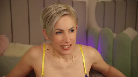 vickysecret96 online show from February 20, 7:52 pm