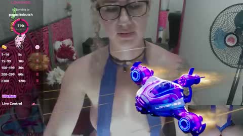 Snapshot of vickysexyx chatting on October 15, 8:11 pm Valentina online show from October 15, 8:11 pm