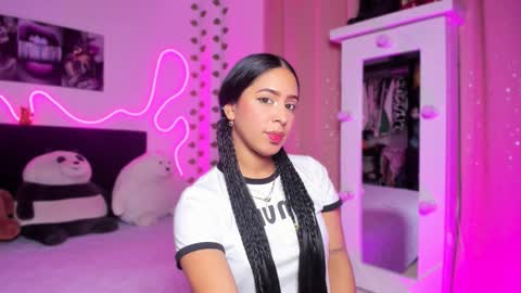 Snapshot of vickysth1 chatting on October 21, 1:31 am VICTORIA 3 online show from October 21, 1:31 am