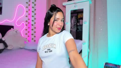 Snapshot of vickysth1 chatting on October 5, 1:54 am VICTORIA 3 online show from October 5, 1:54 am