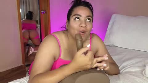 Victoria Serna  online show from November 30, 12:15 am