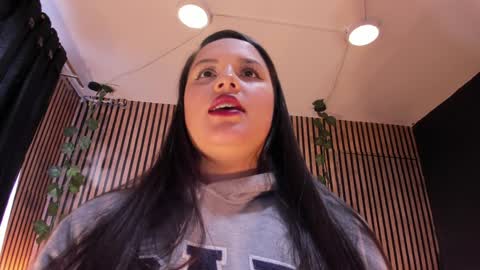 Snapshot of victoria__ponce chatting on January 17, 1:03 pm victorira online show from January 17, 1:03 pm