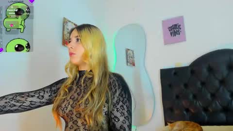 Victoria  independent model online show from February 3, 4:12 pm