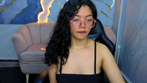 victoria_castillo_b online show from April 10, 7:53 pm