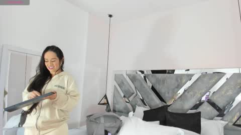 valentina online show from December 4, 10:06 am