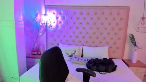 Snapshot of victoria_kitt chatting on September 11, 7:58 pm victoria_kitt online show from September 11, 7:58 pm