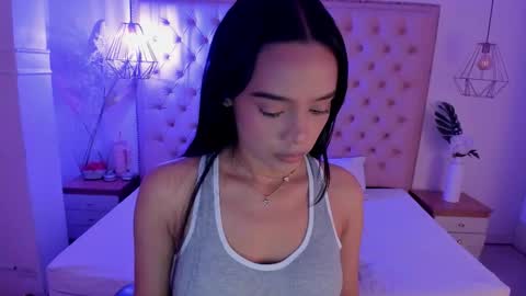 Snapshot of victoria_kitt chatting on September 14, 8:18 pm victoria_kitt online show from September 14, 8:18 pm