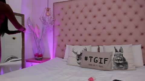Snapshot of victoria_kitt chatting on February 1, 7:02 pm victoria_kitt online show from February 1, 7:02 pm