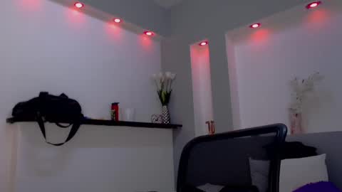 Snapshot of victoria_kitt chatting on September 8, 3:44 pm victoria_kitt online show from September 8, 3:44 pm