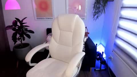 Victoria  online show from March 6, 1:35 pm