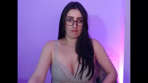 Snapshot of victoria_riider chatting on December 2, 9:04 pm Victoria online show from December 2, 9:04 pm