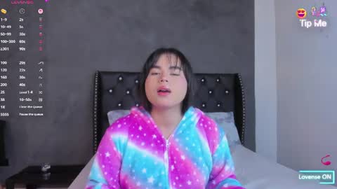 Victoria online show from July 4, 12:01 pm