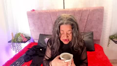 victoriaa_anderson_ online show from June 2, 1:01 pm