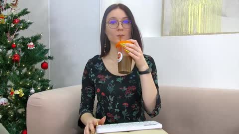 Victoria online show from December 13, 7:04 am