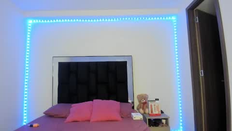 VICTORIA online show from March 3, 9:45 pm