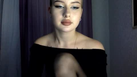 victoriacrystal_ online show from September 25, 8:17 pm