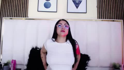 VICTORIA JOHNS online show from January 10, 12:04 pm