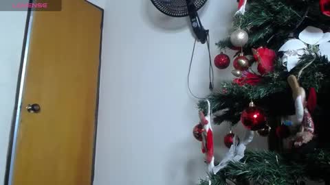 victoriamil1 online show from December 16, 7:54 pm