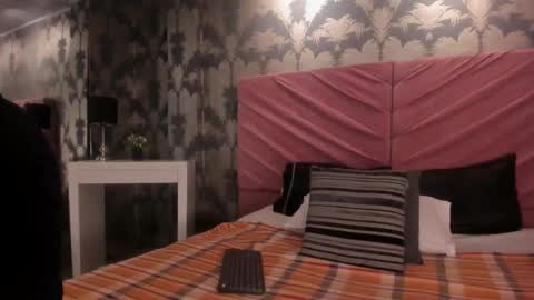 victoriaqueen_fg_ online show from October 10, 1:05 pm