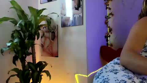 victoriasmithtv online show from June 17, 8:10 pm