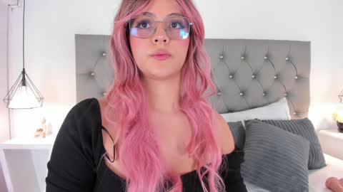 Snapshot of victoriaxx_ chatting on December 31, 5:18 pm hi Im daniela I will be online again in 15 hours after each transmission 3 online show from December 31, 5:18 pm