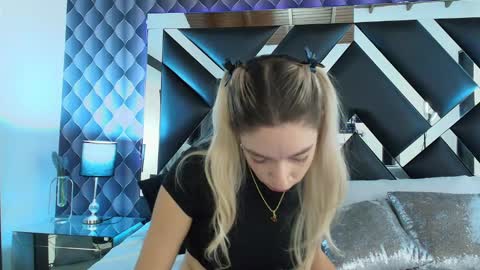 victtoria lee online show from January 12, 6:48 pm