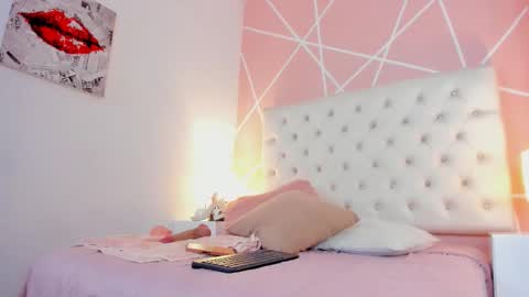 Snapshot of viictoriia_lopez chatting on October 1, 12:10 pm viictoriia_lopez online show from October 1, 12:10 pm