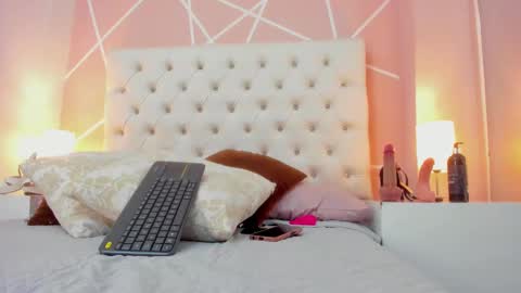 Snapshot of viictoriia_lopez chatting on September 17, 12:03 pm viictoriia_lopez online show from September 17, 12:03 pm