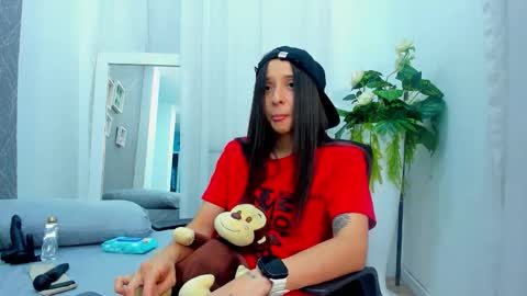 viictoriiasaenz online show from February 14, 4:47 am