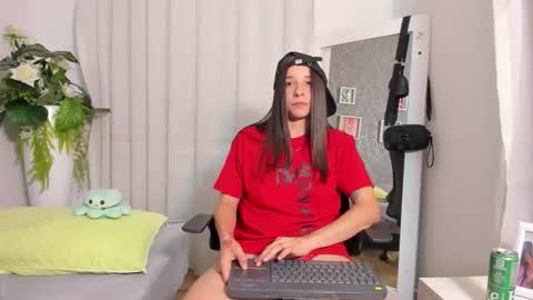 viictoriiasaenz online show from April 21, 5:25 am