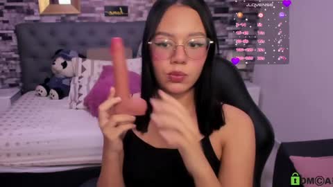 Violet online show from May 4, 11:29 pm