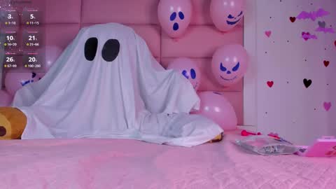 Snapshot of viioletta_18 chatting on October 14, 12:30 pm Violetta online show from October 14, 12:30 pm